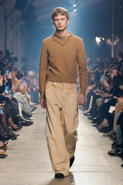 Look 15